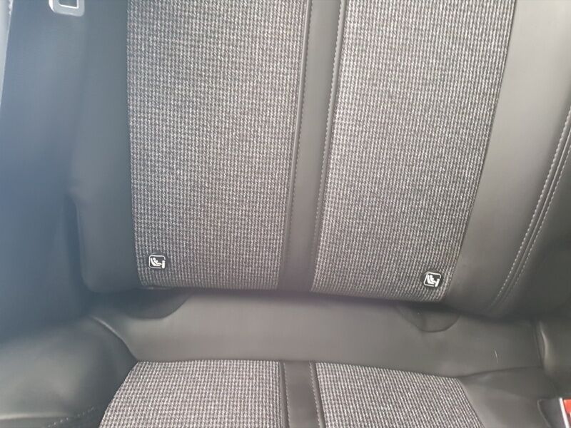 More views of Peugeot 3008