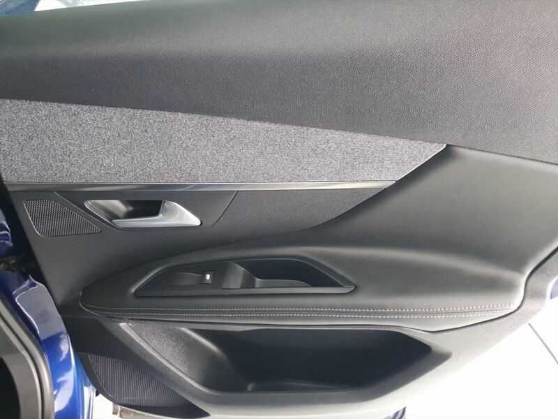More views of Peugeot 3008