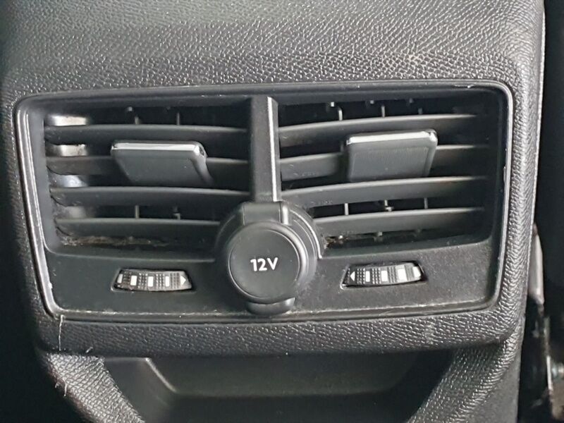 More views of Peugeot 3008