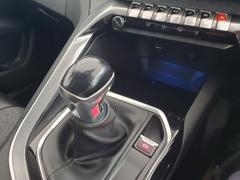 More views of Peugeot 3008