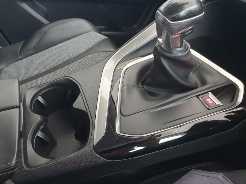 More views of Peugeot 3008