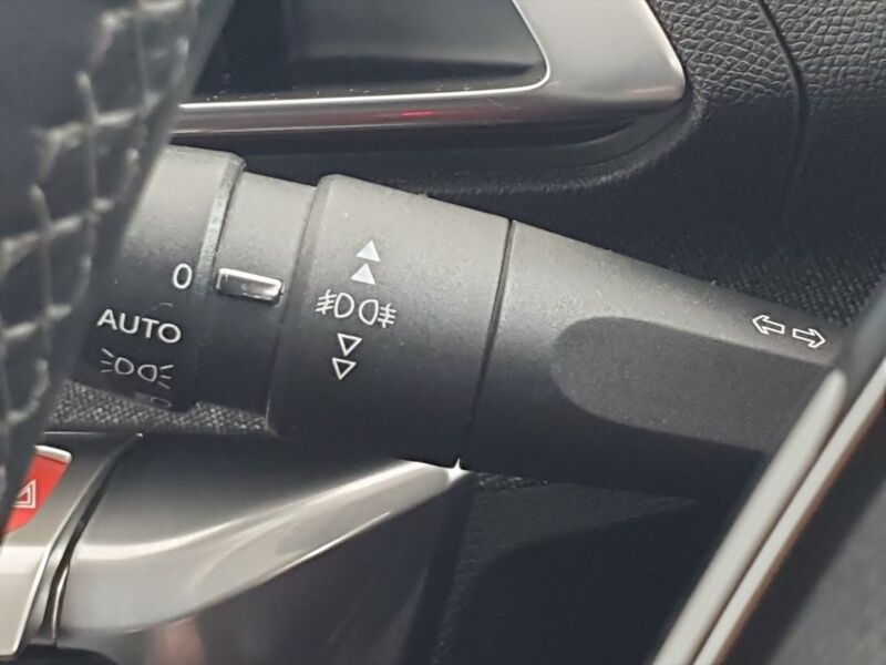 More views of Peugeot 3008