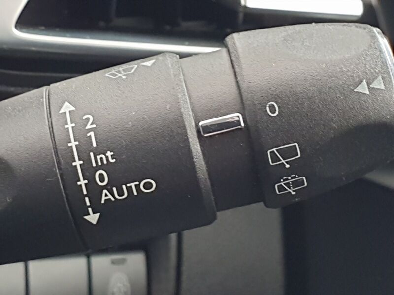 More views of Peugeot 3008