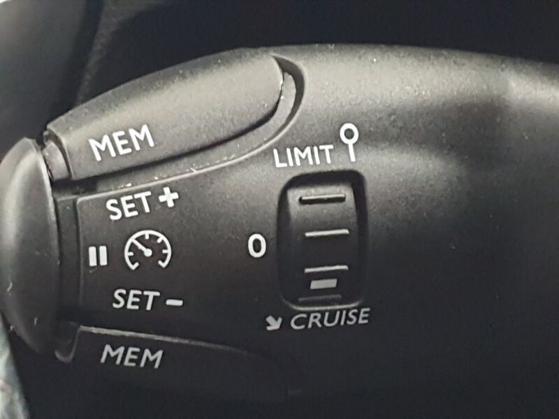 More views of Peugeot 3008