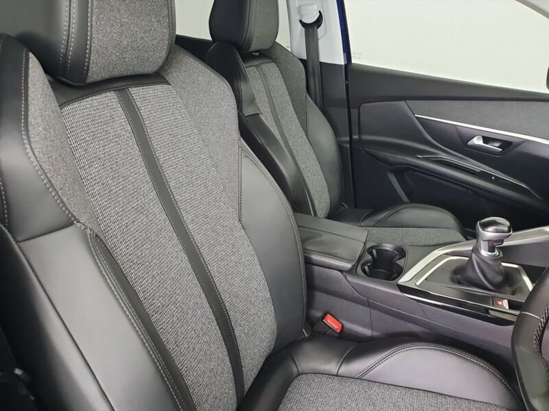 More views of Peugeot 3008