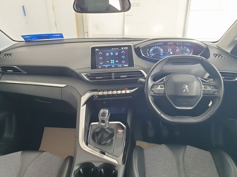 More views of Peugeot 3008