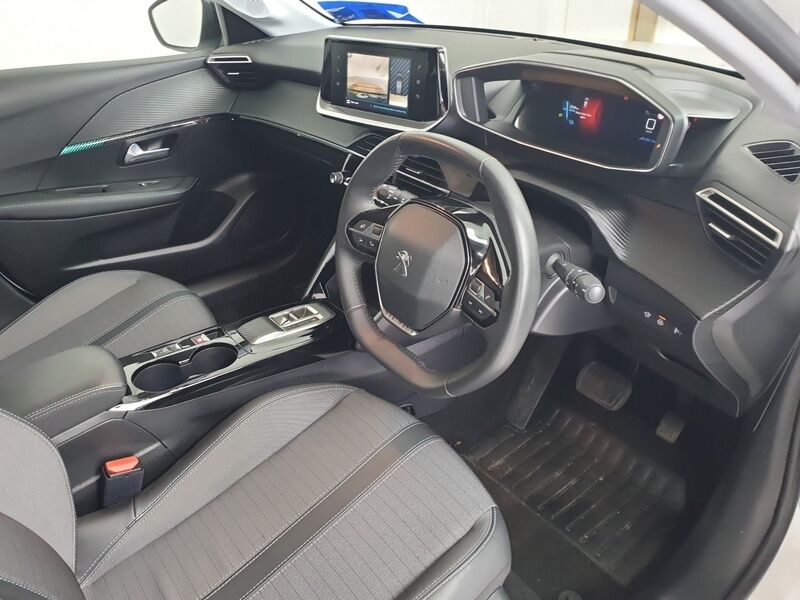 More views of Peugeot 208