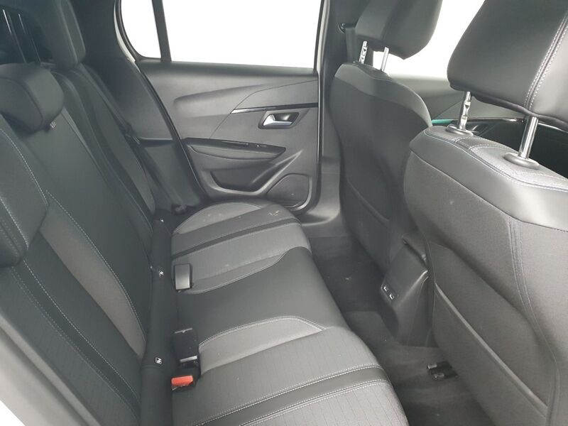 More views of Peugeot 208