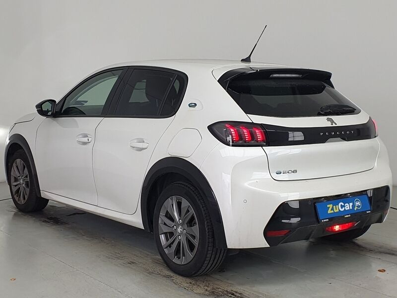 More views of Peugeot 208