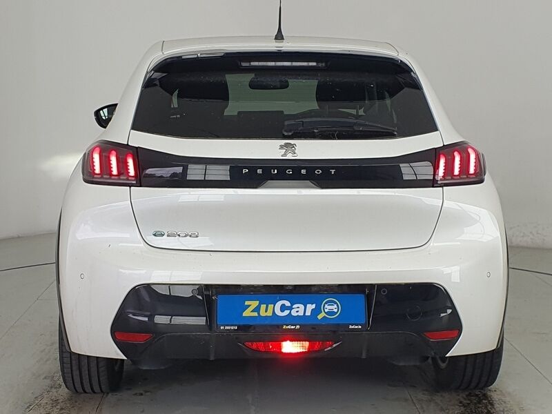 More views of Peugeot 208