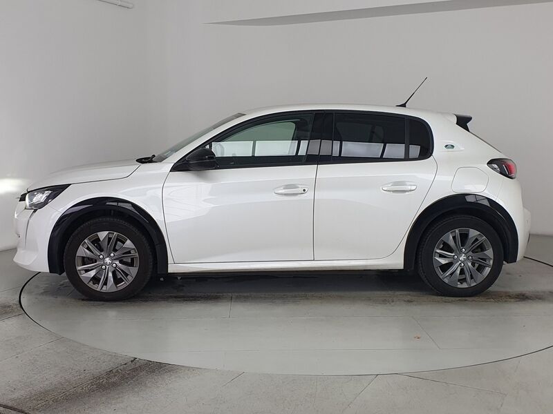 More views of Peugeot 208
