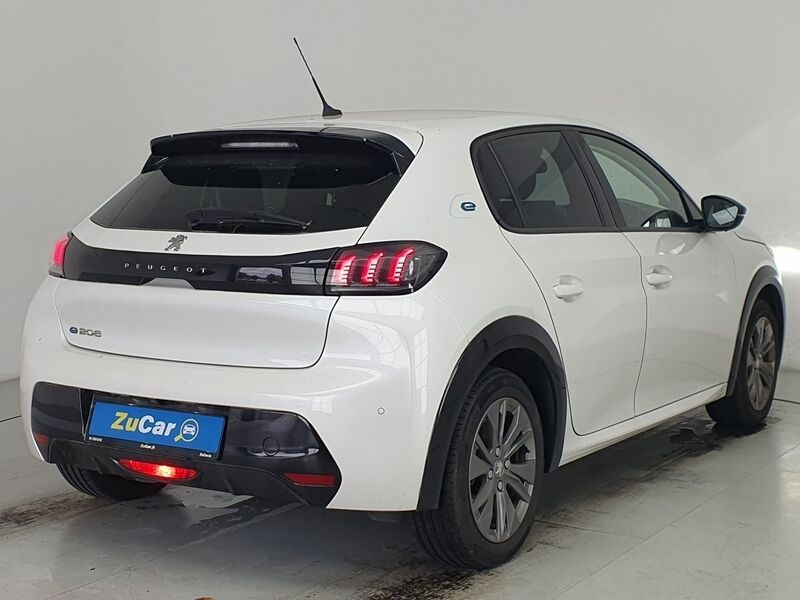 More views of Peugeot 208