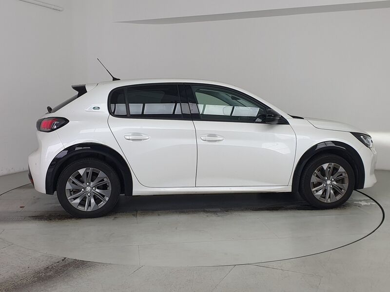 More views of Peugeot 208