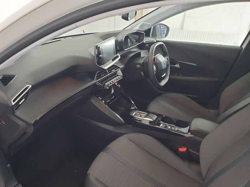 More views of Peugeot 208
