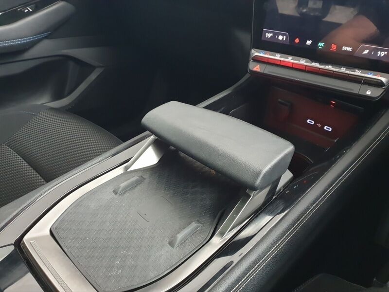 More views of Renault Austral