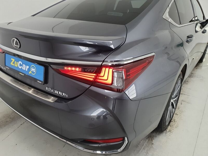 More views of Lexus ES