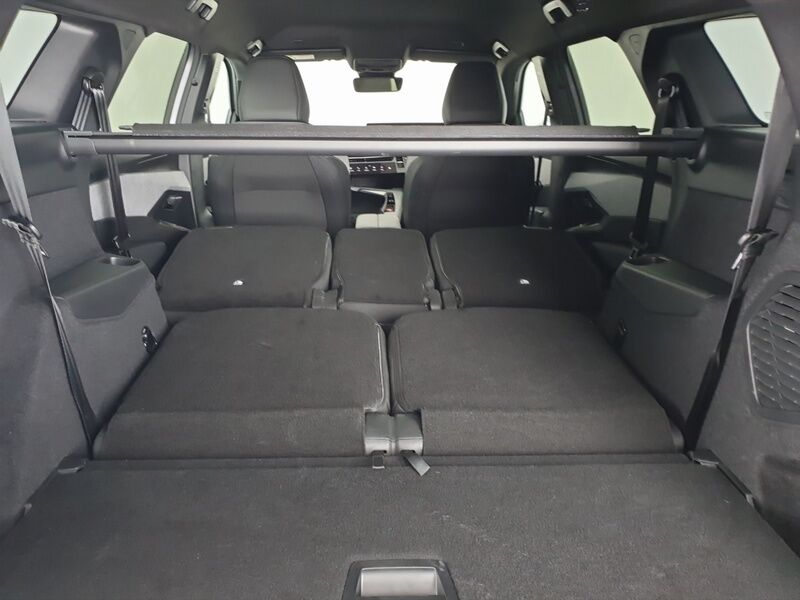 More views of Peugeot 5008