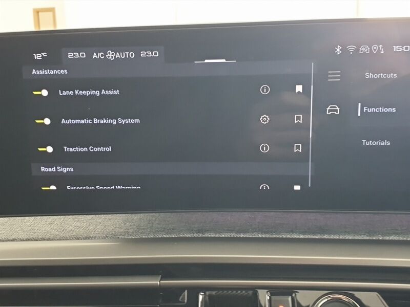 More views of Peugeot 5008