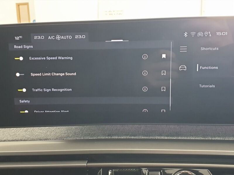 More views of Peugeot 5008