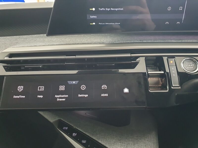 More views of Peugeot 5008