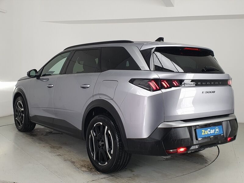 More views of Peugeot 5008