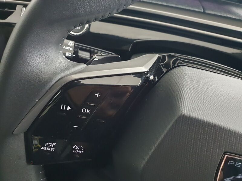 More views of Peugeot 5008