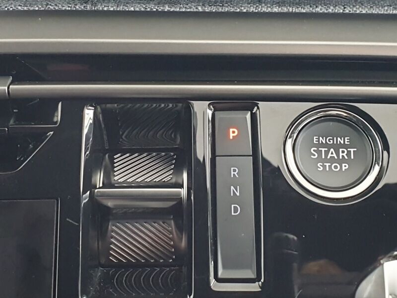 More views of Peugeot 5008
