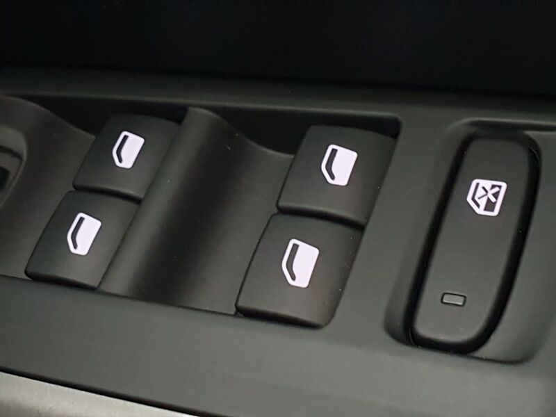 More views of Peugeot 5008
