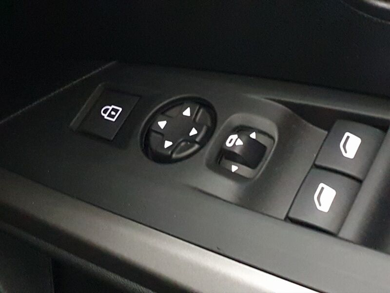 More views of Peugeot 5008