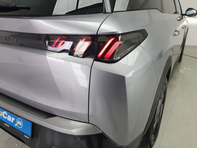 More views of Peugeot 5008