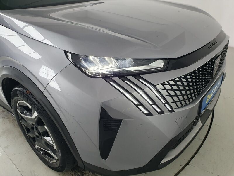 More views of Peugeot 5008