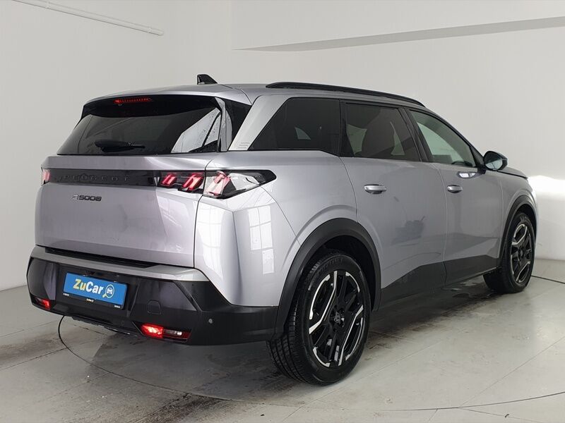 More views of Peugeot 5008