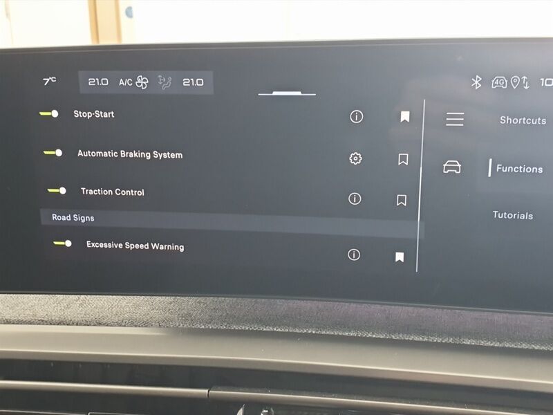 More views of Peugeot 3008