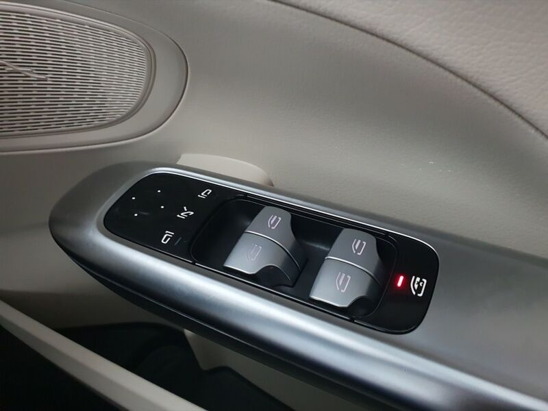 More views of Mercedes-Benz C-Class